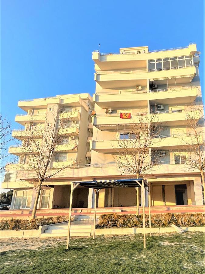 Sky & Sea Viewing Apartment Vlorë Buitenkant foto