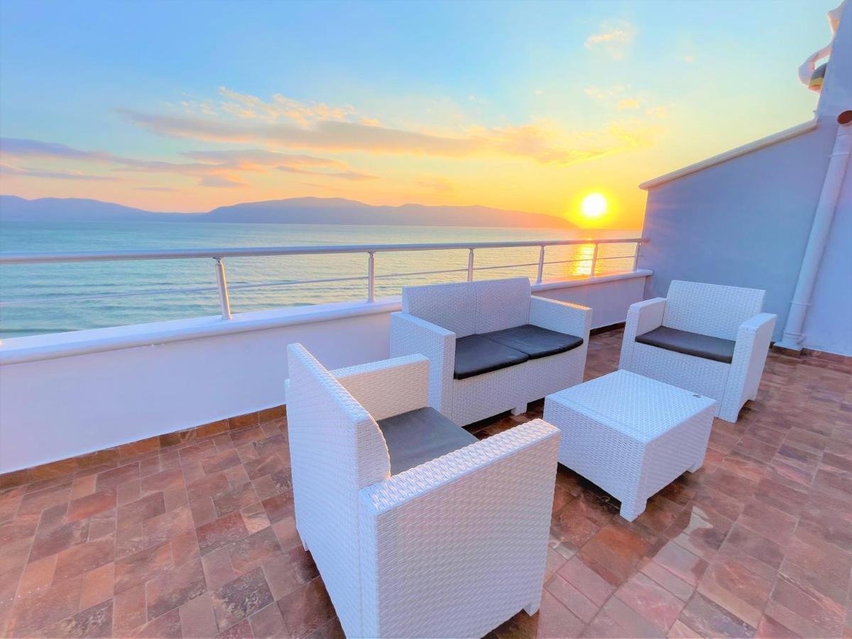 Sky & Sea Viewing Apartment Vlorë Buitenkant foto