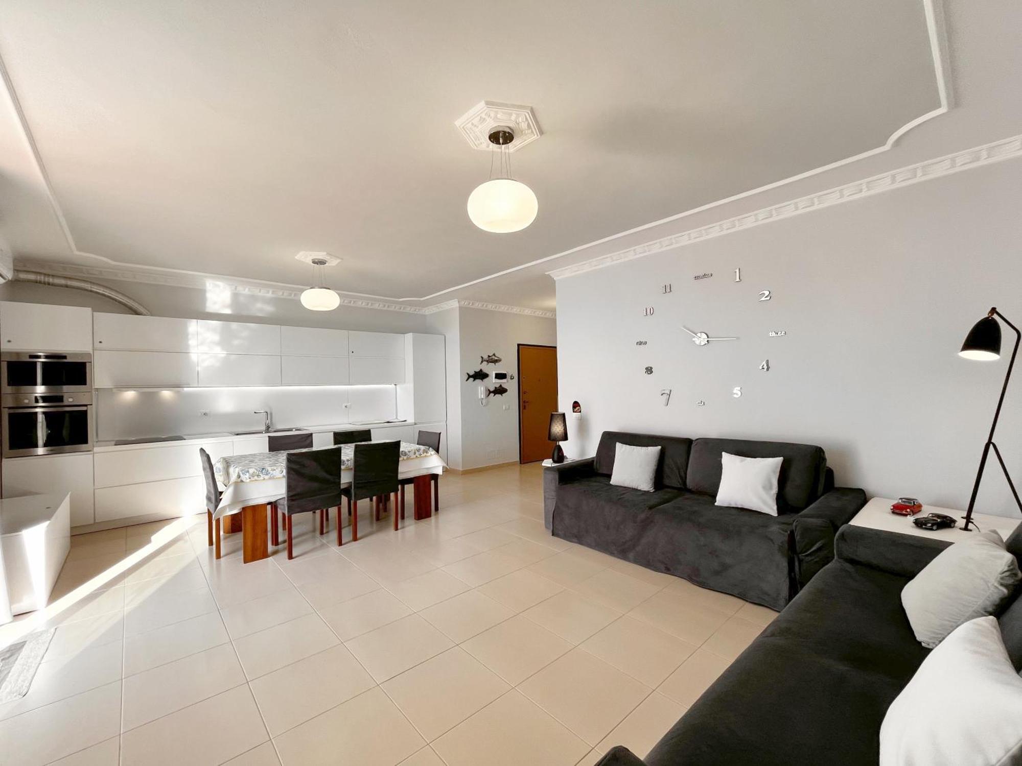 Sky & Sea Viewing Apartment Vlorë Buitenkant foto