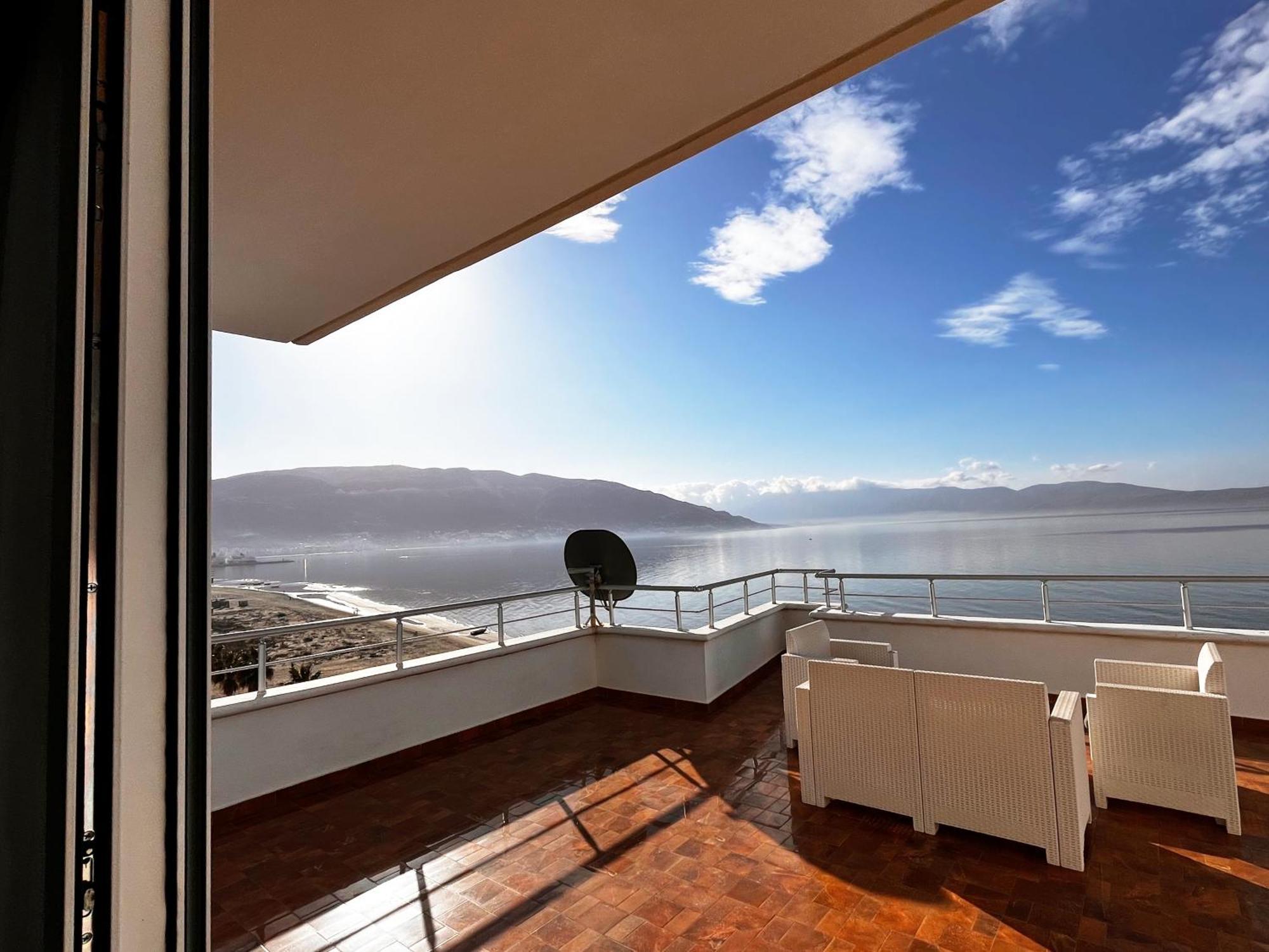 Sky & Sea Viewing Apartment Vlorë Buitenkant foto