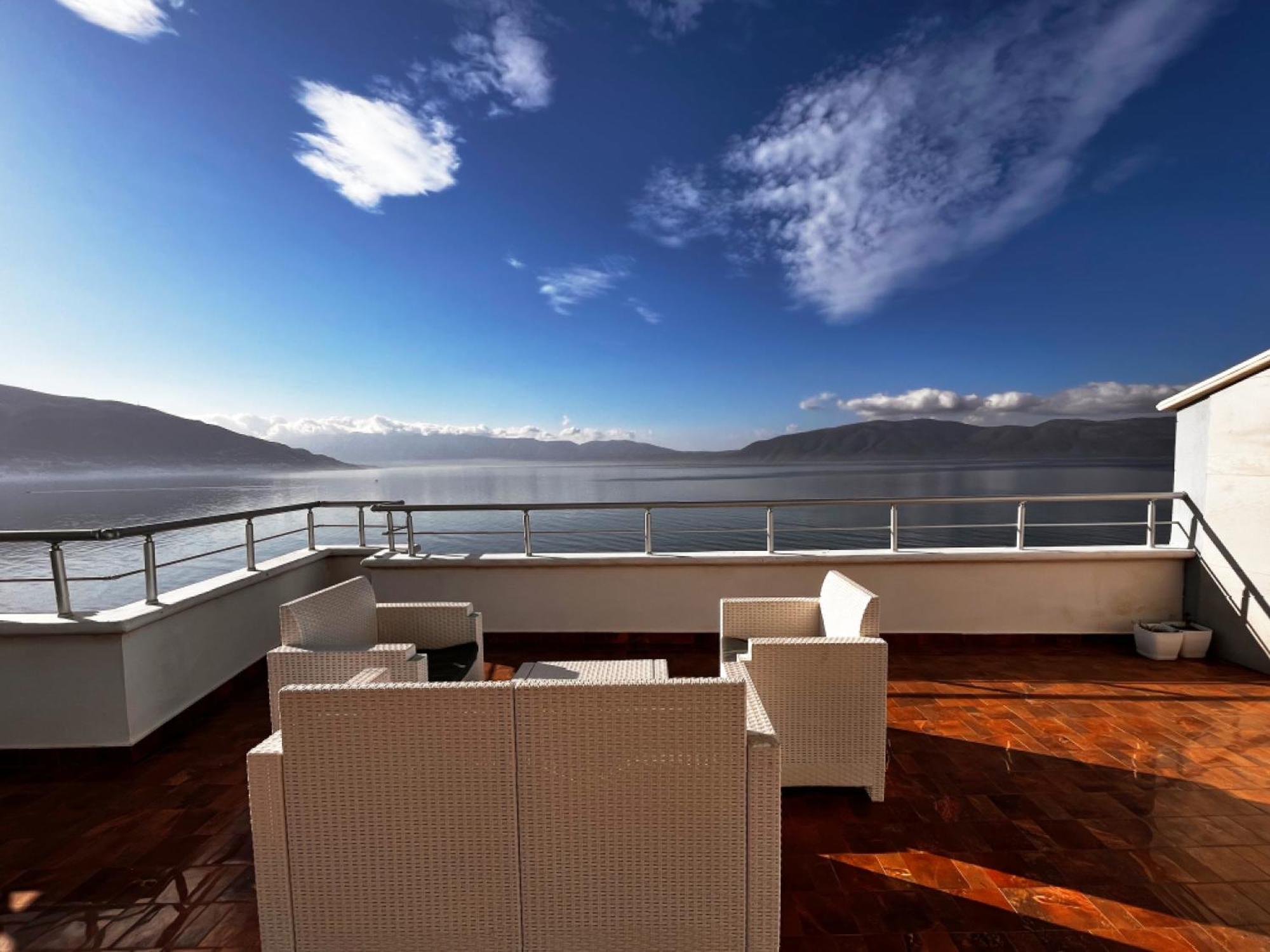 Sky & Sea Viewing Apartment Vlorë Buitenkant foto