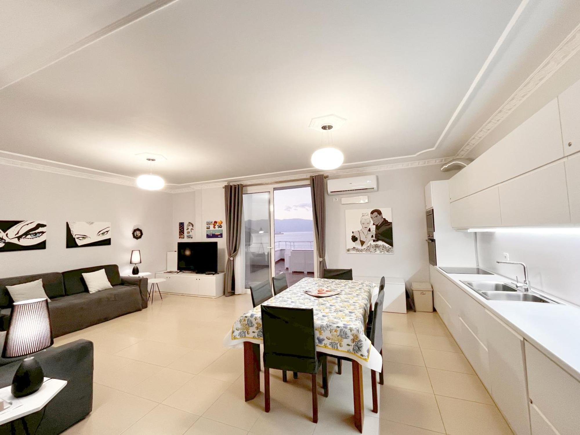 Sky & Sea Viewing Apartment Vlorë Buitenkant foto