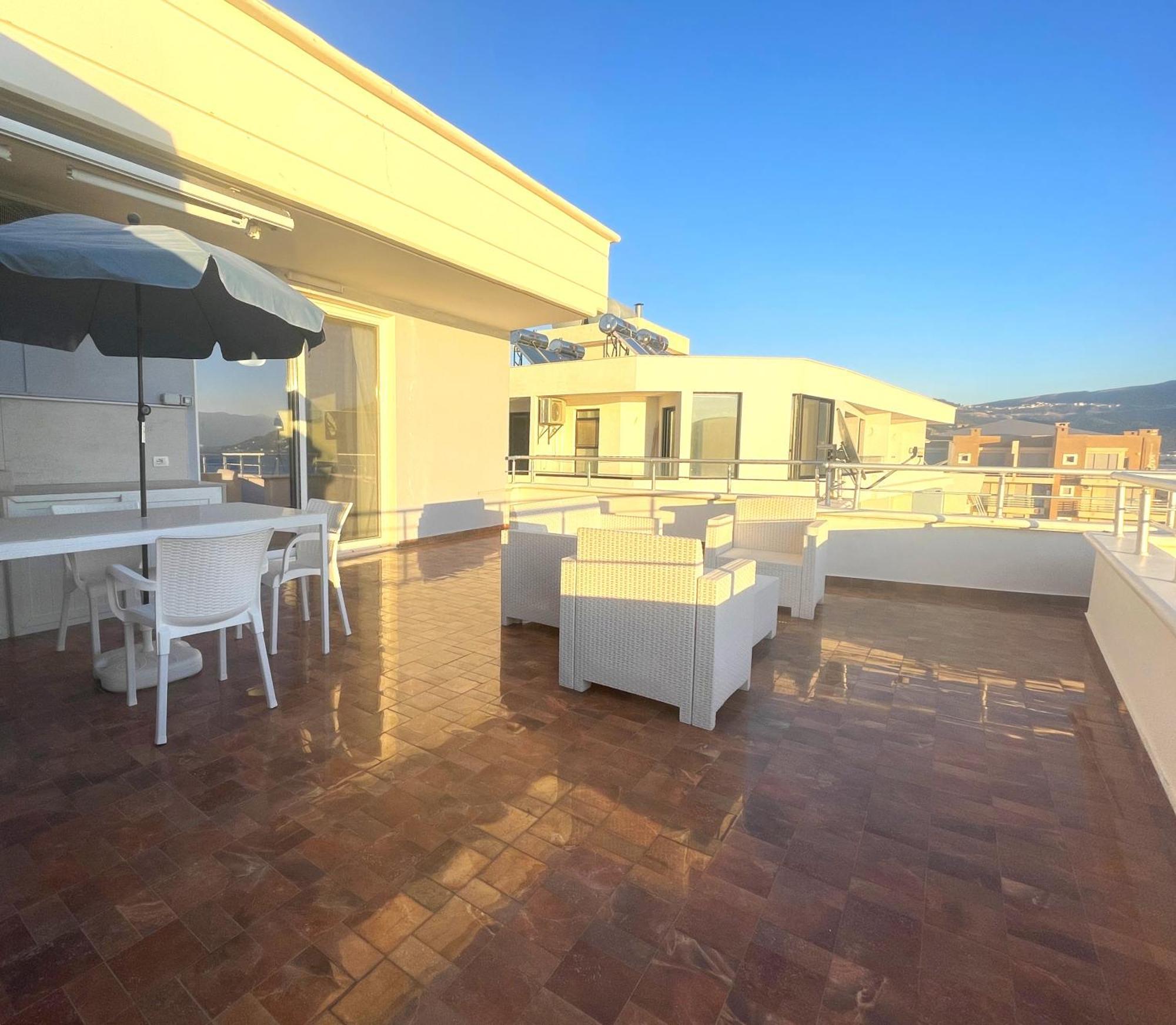 Sky & Sea Viewing Apartment Vlorë Buitenkant foto