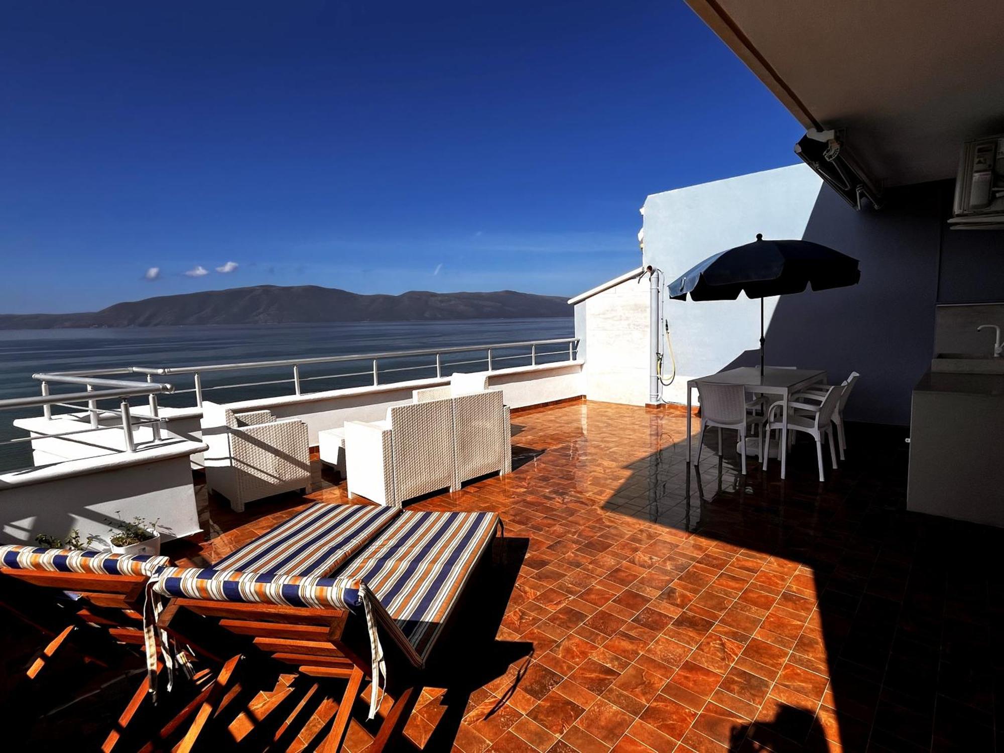 Sky & Sea Viewing Apartment Vlorë Buitenkant foto