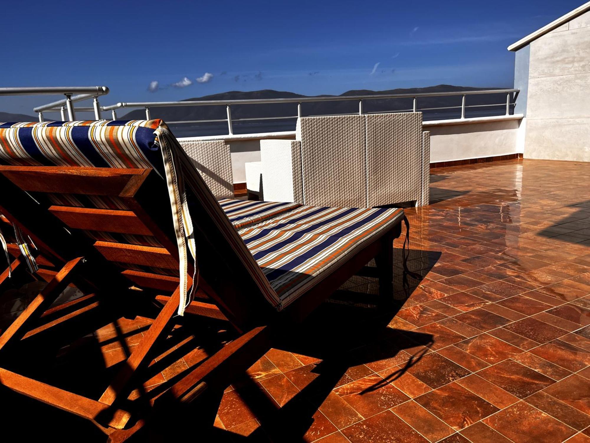 Sky & Sea Viewing Apartment Vlorë Buitenkant foto