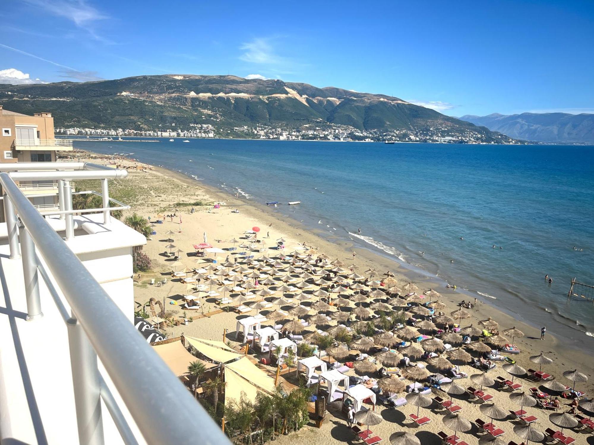 Sky & Sea Viewing Apartment Vlorë Buitenkant foto